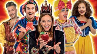 An image of the panto - Snow White - at the Mansfield Apollo